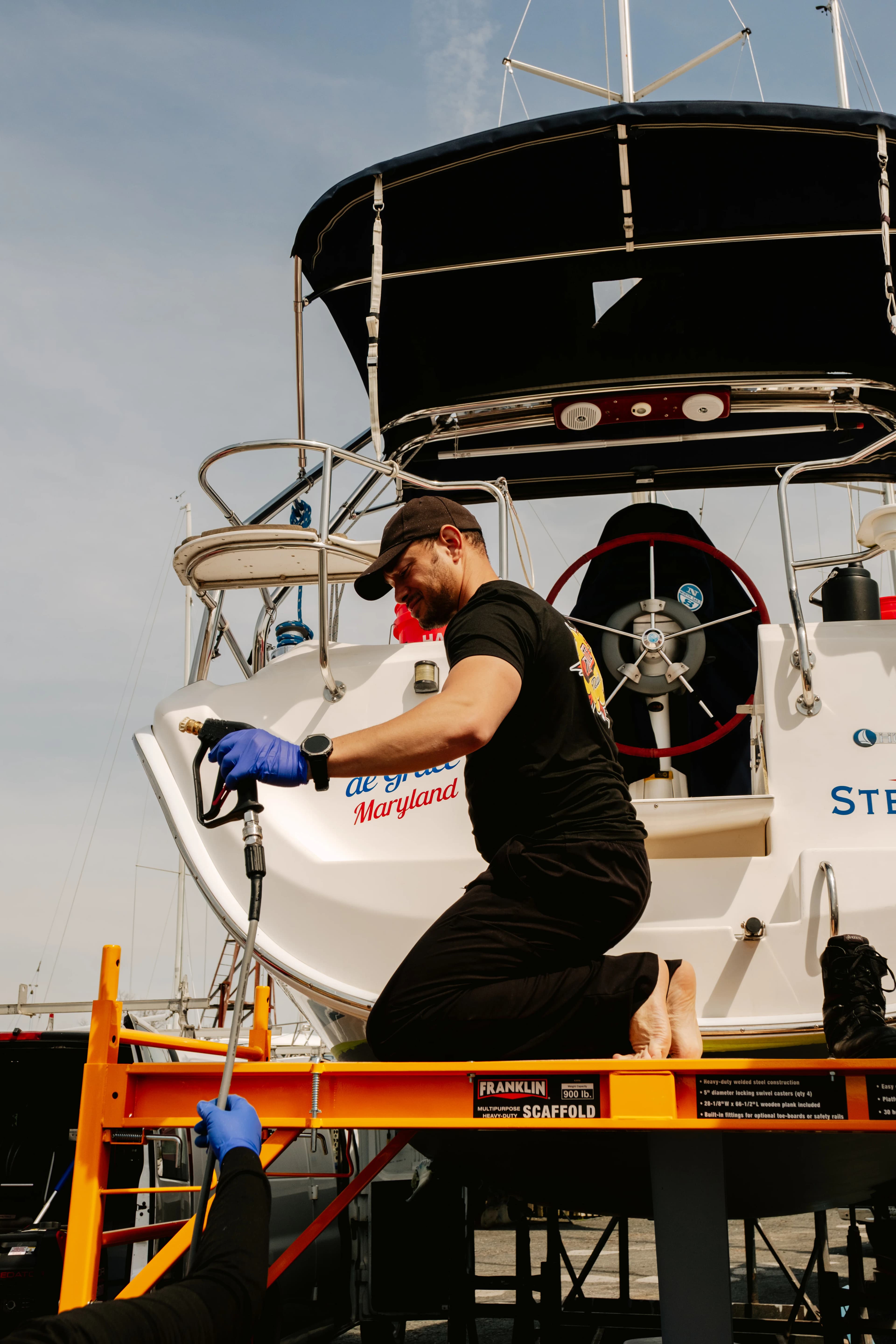 Compounding a boat surface to remove light oxidation